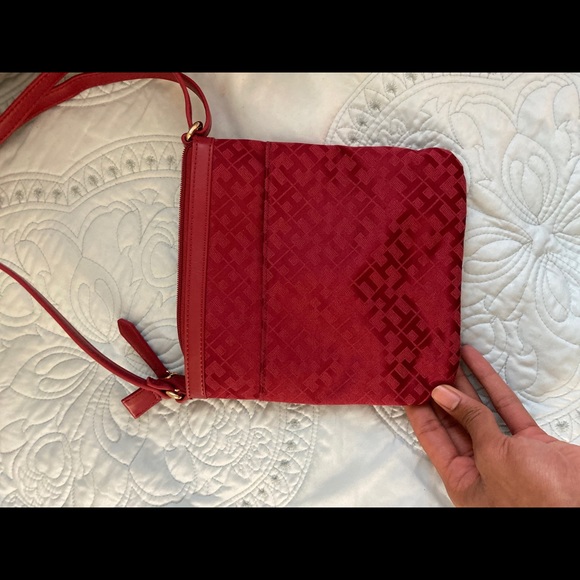Tommy Hilfiger crossbody - Picture 2 of 3